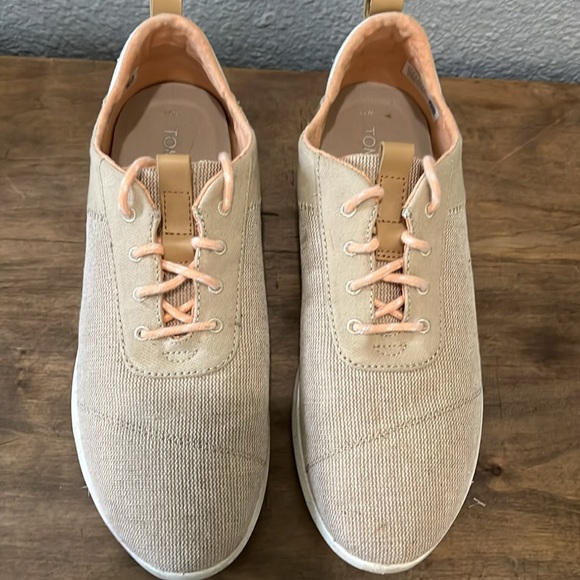 Tom’s size 11 Cabrillo sneakers tan - Picture 2 of 8